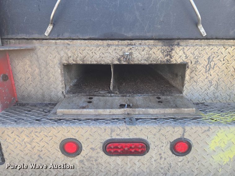 image for item ET5263 2012 Ford F550 Super Duty Crew Cab utility / service truck