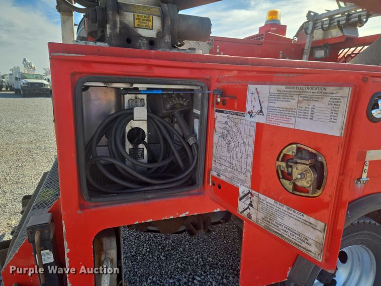 image for item ET5263 2012 Ford F550 Super Duty Crew Cab utility / service truck