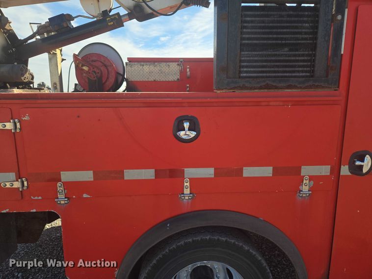 image for item ET5263 2012 Ford F550 Super Duty Crew Cab utility / service truck