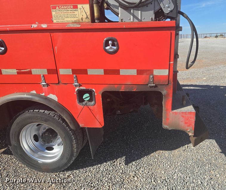 image for item ET5263 2012 Ford F550 Super Duty Crew Cab utility / service truck