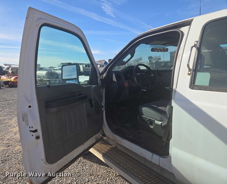 image for item ET5263 2012 Ford F550 Super Duty Crew Cab utility / service truck