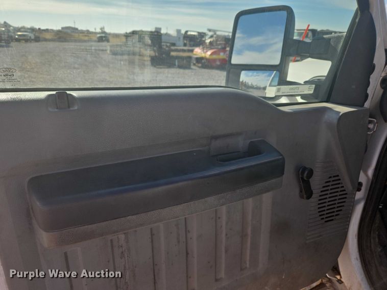 image for item ET5263 2012 Ford F550 Super Duty Crew Cab utility / service truck