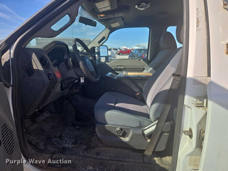 image for item ET5263 2012 Ford F550 Super Duty Crew Cab utility / service truck