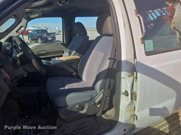 image for item ET5263 2012 Ford F550 Super Duty Crew Cab utility / service truck