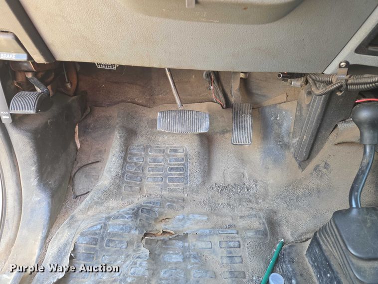 image for item ET5263 2012 Ford F550 Super Duty Crew Cab utility / service truck