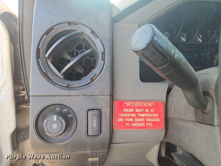 image for item ET5263 2012 Ford F550 Super Duty Crew Cab utility / service truck