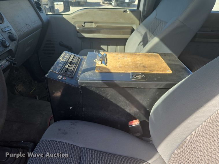 image for item ET5263 2012 Ford F550 Super Duty Crew Cab utility / service truck