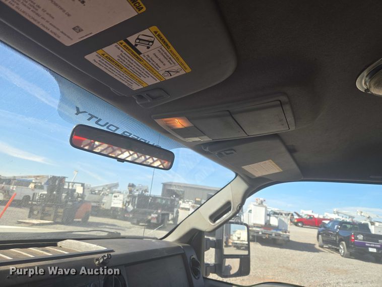 image for item ET5263 2012 Ford F550 Super Duty Crew Cab utility / service truck