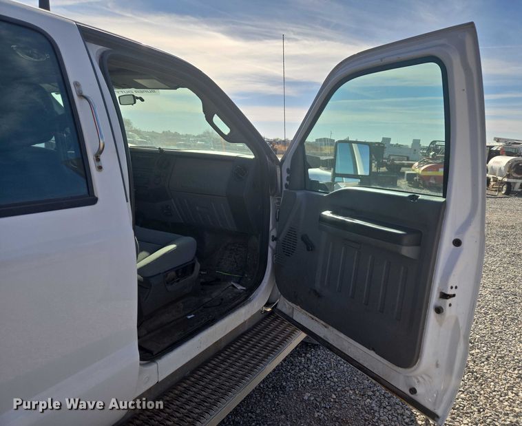 image for item ET5263 2012 Ford F550 Super Duty Crew Cab utility / service truck