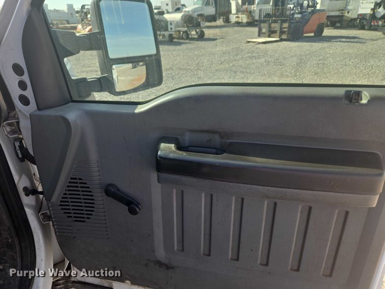 image for item ET5263 2012 Ford F550 Super Duty Crew Cab utility / service truck