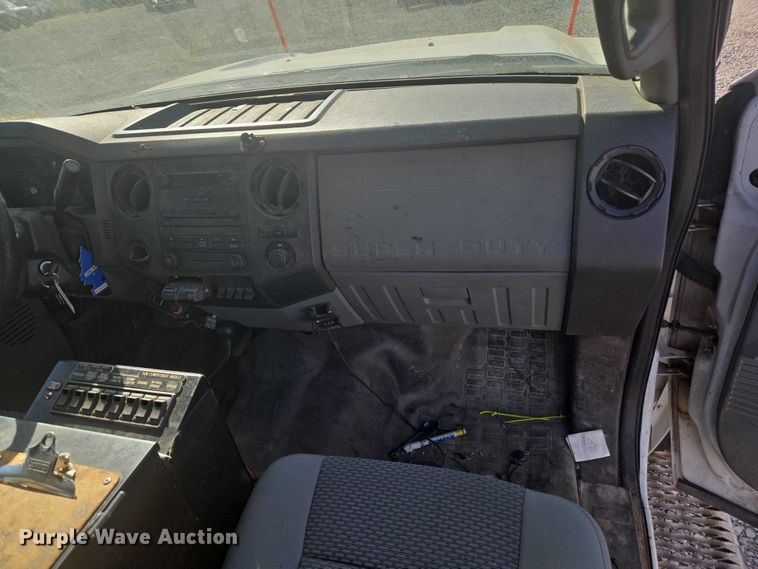 image for item ET5263 2012 Ford F550 Super Duty Crew Cab utility / service truck