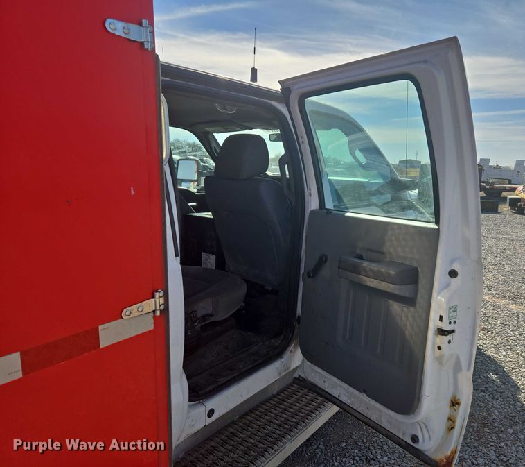 image for item ET5263 2012 Ford F550 Super Duty Crew Cab utility / service truck