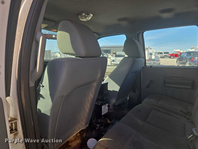 image for item ET5263 2012 Ford F550 Super Duty Crew Cab utility / service truck