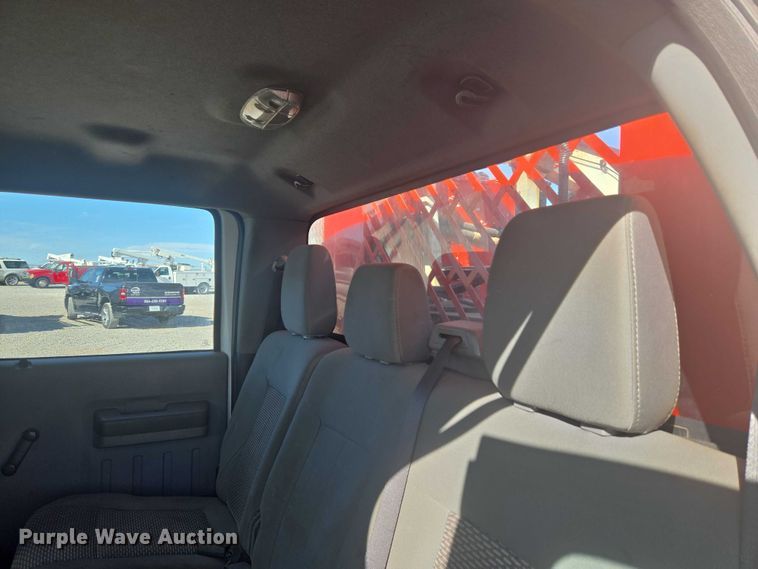 image for item ET5263 2012 Ford F550 Super Duty Crew Cab utility / service truck