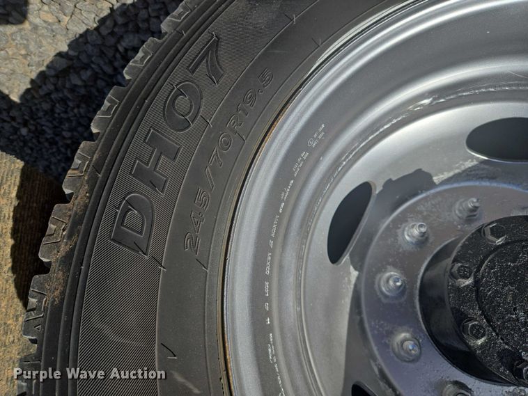 image for item ET5263 2012 Ford F550 Super Duty Crew Cab utility / service truck