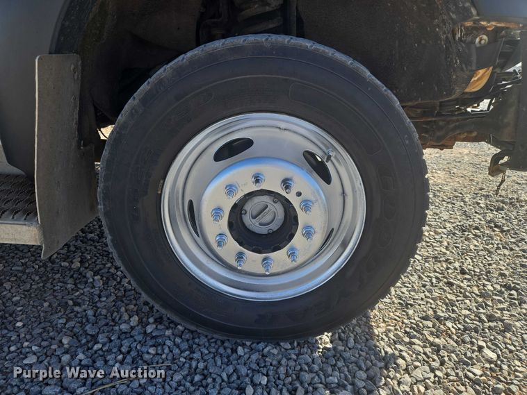 image for item ET5263 2012 Ford F550 Super Duty Crew Cab utility / service truck