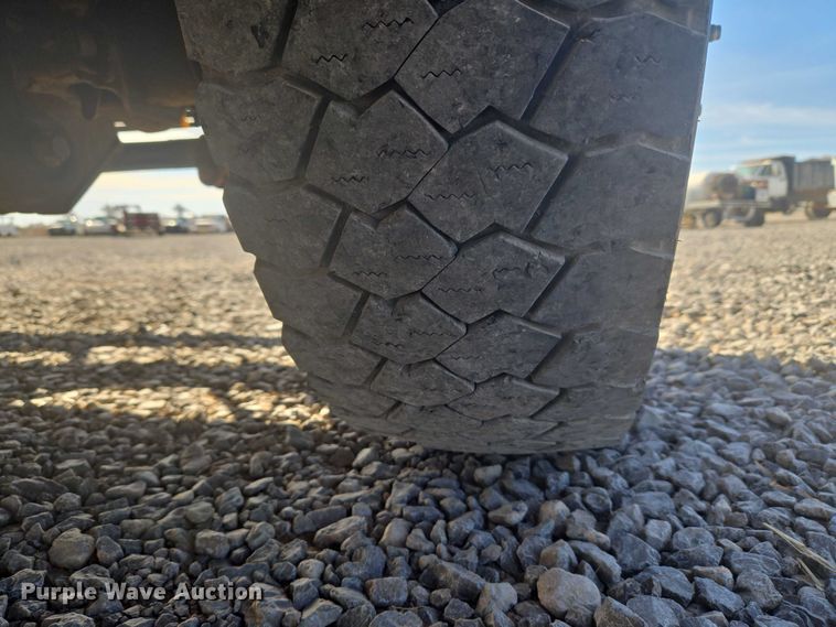 image for item ET5263 2012 Ford F550 Super Duty Crew Cab utility / service truck