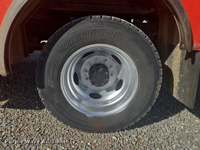 image for item ET5263 2012 Ford F550 Super Duty Crew Cab utility / service truck