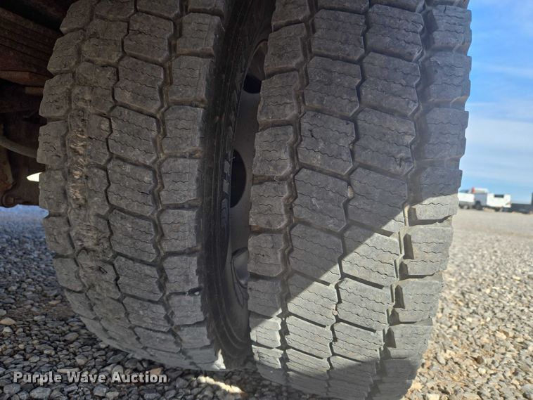 image for item ET5263 2012 Ford F550 Super Duty Crew Cab utility / service truck