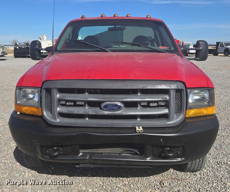 image for item ET5268 1999 Ford F350 Super Duty utility bed pickup truck