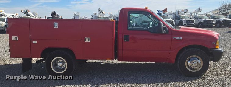 image for item ET5268 1999 Ford F350 Super Duty utility bed pickup truck