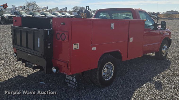 image for item ET5268 1999 Ford F350 Super Duty utility bed pickup truck