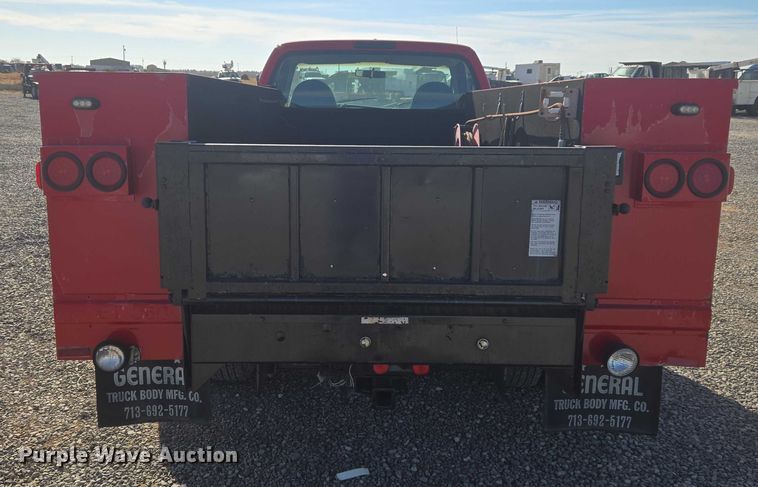 image for item ET5268 1999 Ford F350 Super Duty utility bed pickup truck