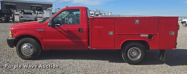 image for item ET5268 1999 Ford F350 Super Duty utility bed pickup truck