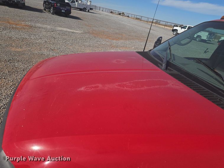 image for item ET5268 1999 Ford F350 Super Duty utility bed pickup truck