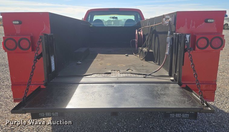 image for item ET5268 1999 Ford F350 Super Duty utility bed pickup truck