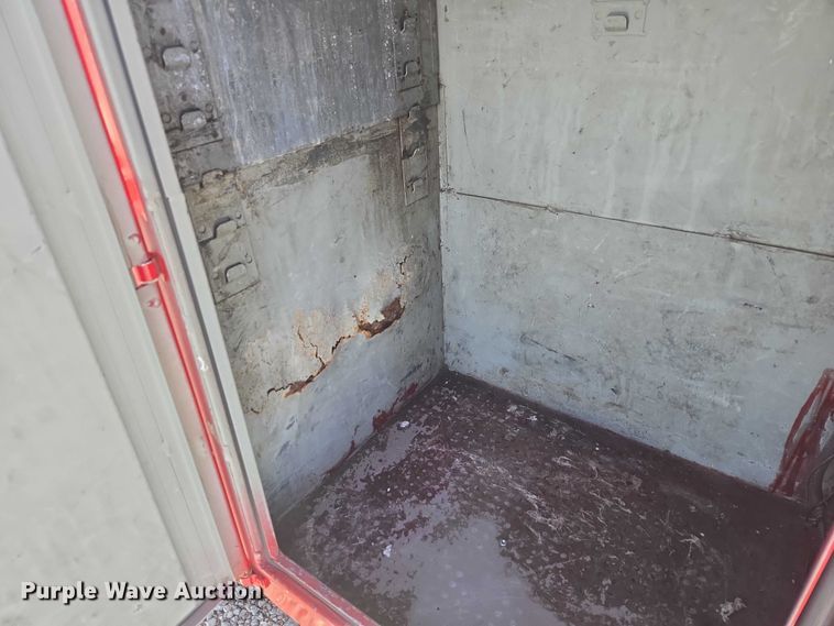 image for item ET5268 1999 Ford F350 Super Duty utility bed pickup truck