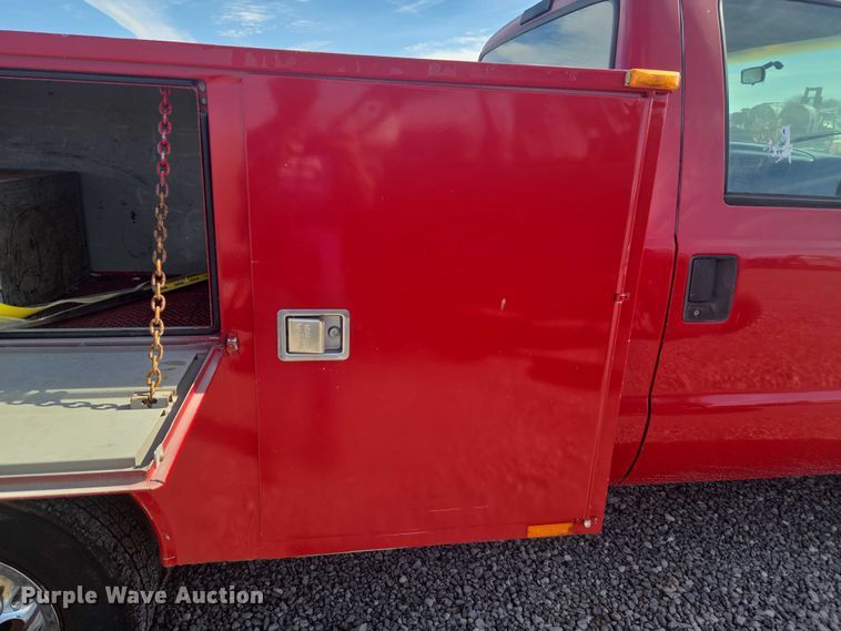 image for item ET5268 1999 Ford F350 Super Duty utility bed pickup truck