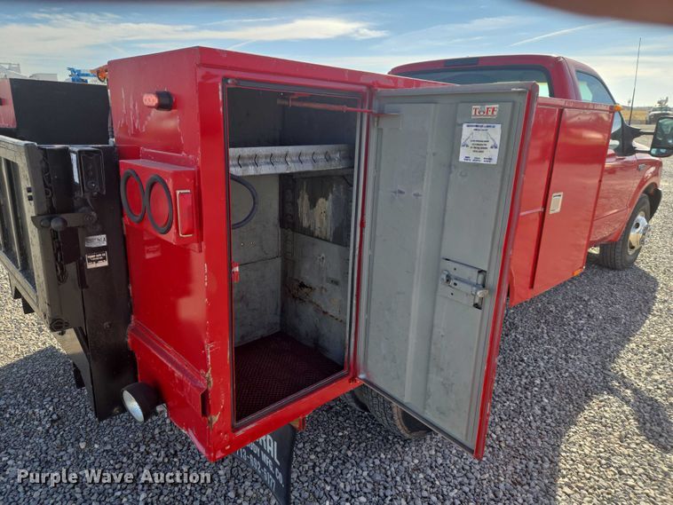 image for item ET5268 1999 Ford F350 Super Duty utility bed pickup truck