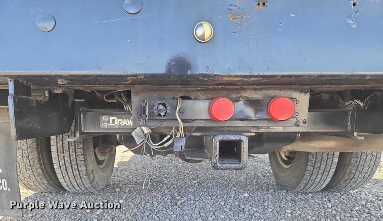 image for item ET5268 1999 Ford F350 Super Duty utility bed pickup truck