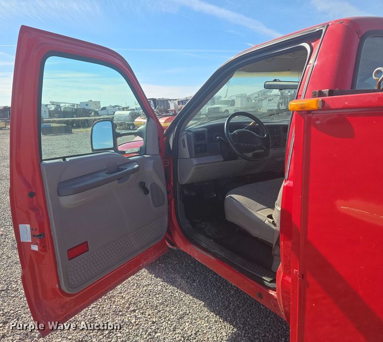 image for item ET5268 1999 Ford F350 Super Duty utility bed pickup truck