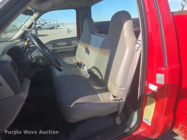 image for item ET5268 1999 Ford F350 Super Duty utility bed pickup truck