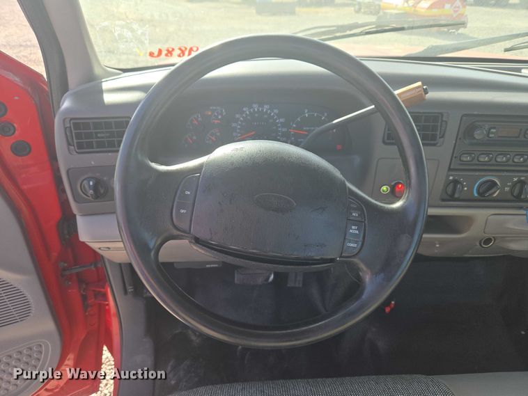 image for item ET5268 1999 Ford F350 Super Duty utility bed pickup truck