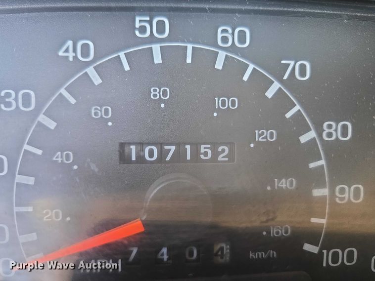 image for item ET5268 1999 Ford F350 Super Duty utility bed pickup truck