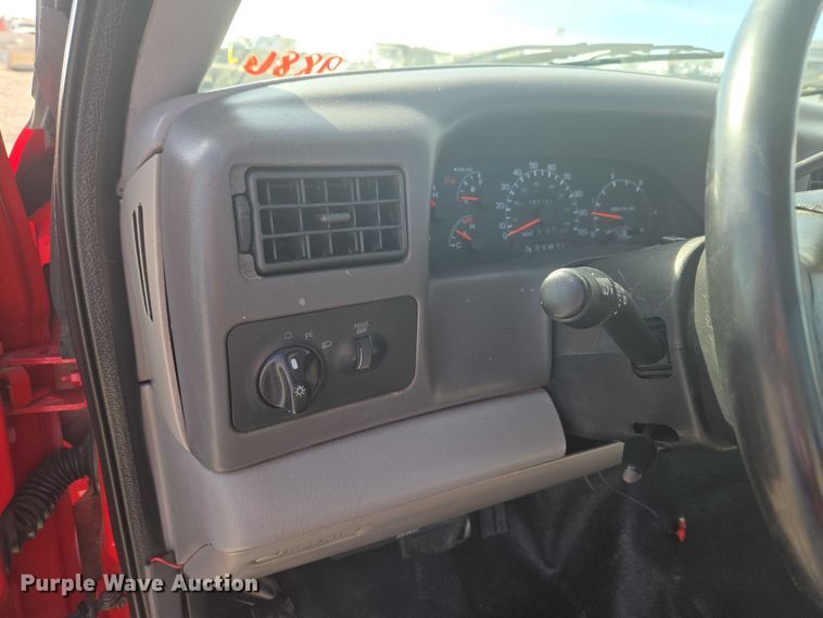 image for item ET5268 1999 Ford F350 Super Duty utility bed pickup truck