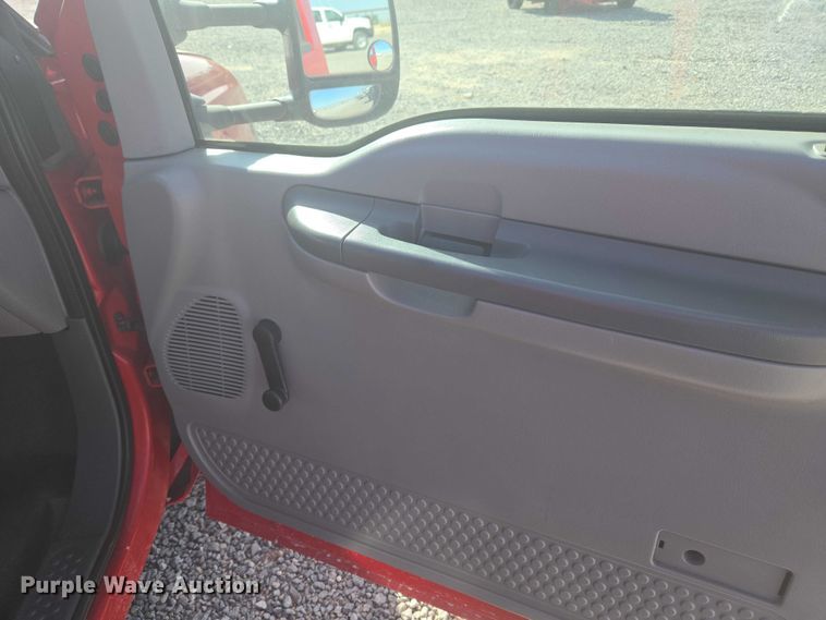 image for item ET5268 1999 Ford F350 Super Duty utility bed pickup truck