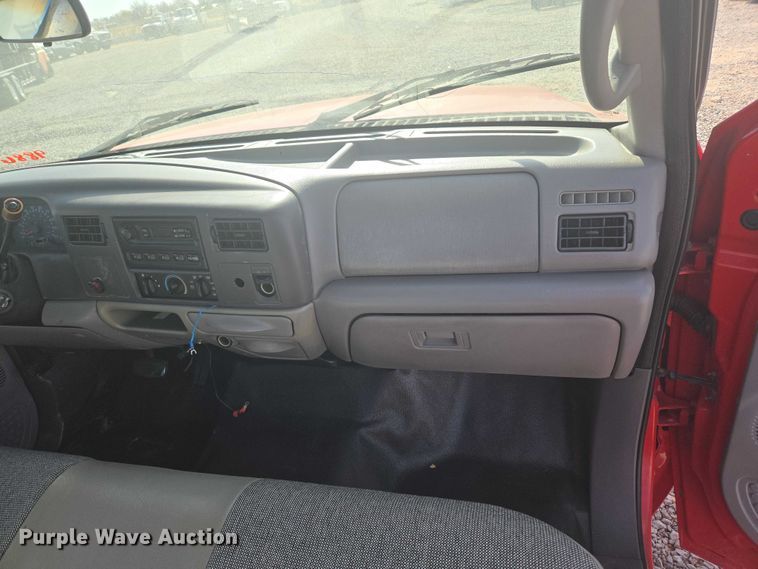 image for item ET5268 1999 Ford F350 Super Duty utility bed pickup truck