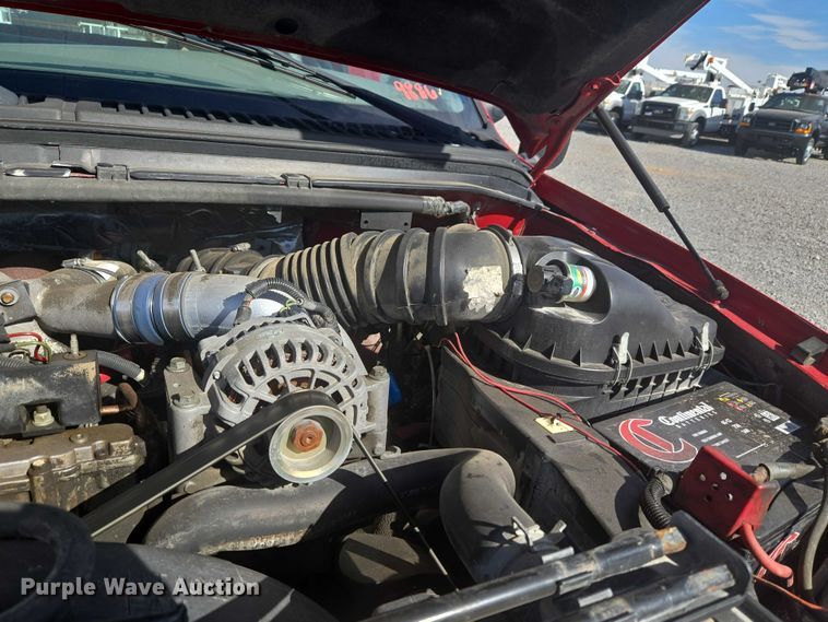 image for item ET5268 1999 Ford F350 Super Duty utility bed pickup truck