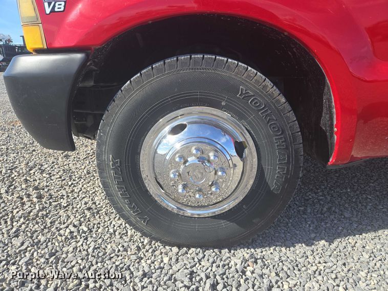 image for item ET5268 1999 Ford F350 Super Duty utility bed pickup truck