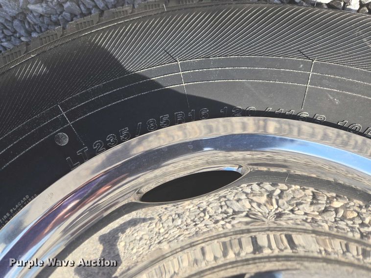 image for item ET5268 1999 Ford F350 Super Duty utility bed pickup truck