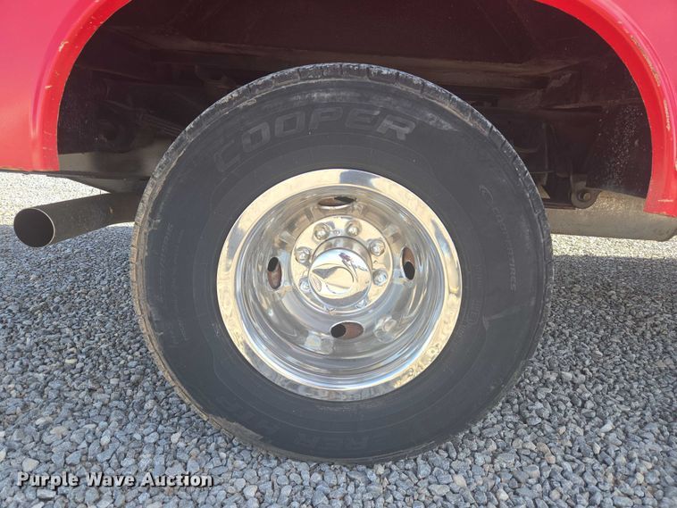 image for item ET5268 1999 Ford F350 Super Duty utility bed pickup truck