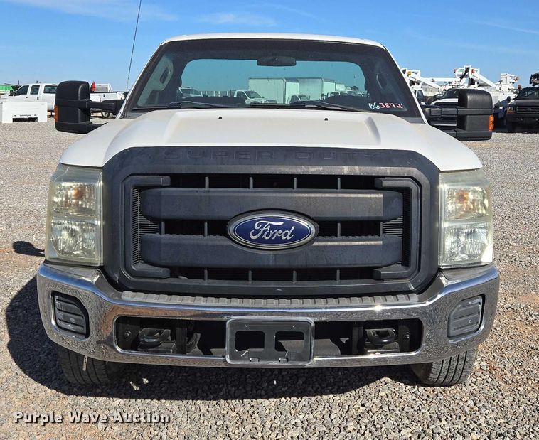 image for item ET5269 2013 Ford F250 Super Duty utility bed pickup truck