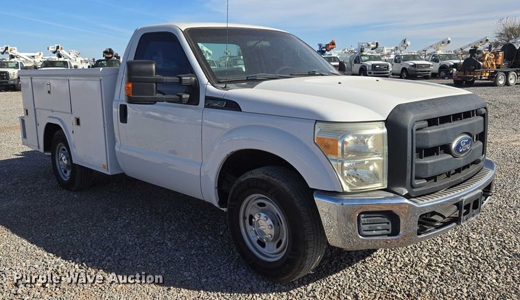 image for item ET5269 2013 Ford F250 Super Duty utility bed pickup truck