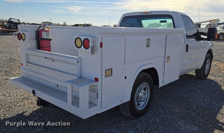 image for item ET5269 2013 Ford F250 Super Duty utility bed pickup truck