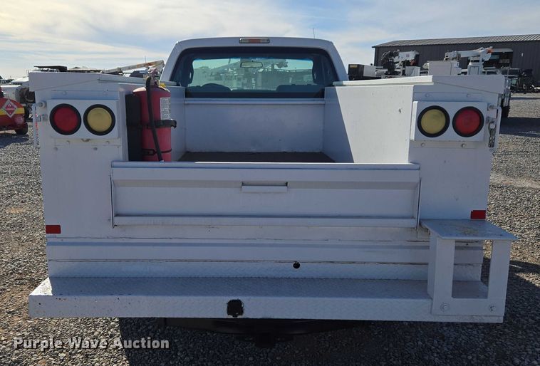 image for item ET5269 2013 Ford F250 Super Duty utility bed pickup truck