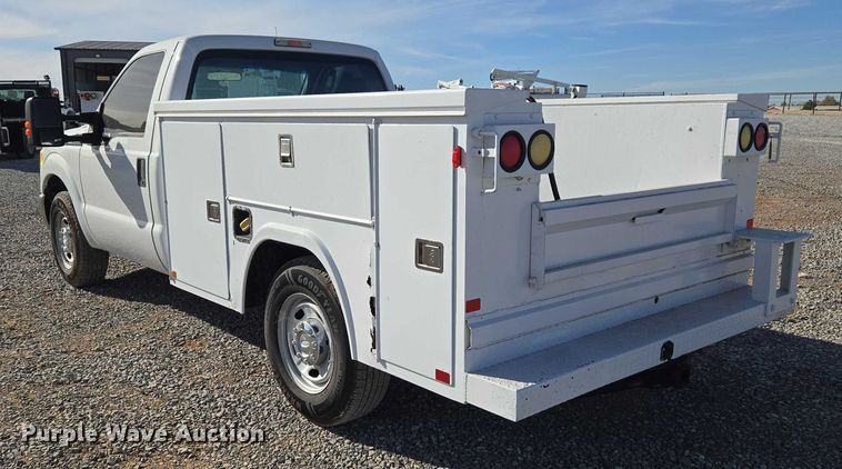 image for item ET5269 2013 Ford F250 Super Duty utility bed pickup truck
